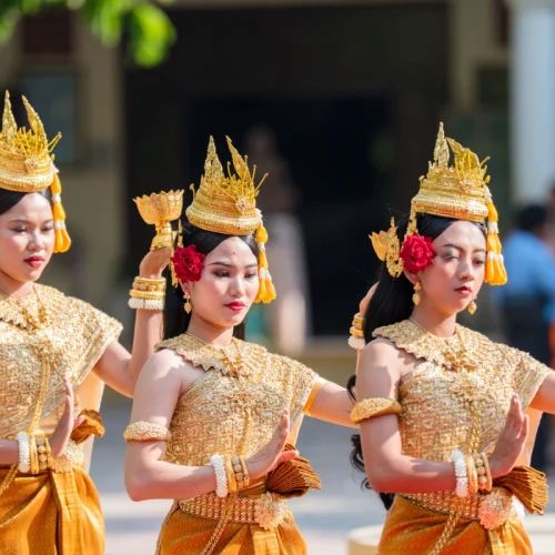 Cambodia Tour Package – Unravel Cambodia in 6 Days: Sunrise Splendor & Silk Secrets