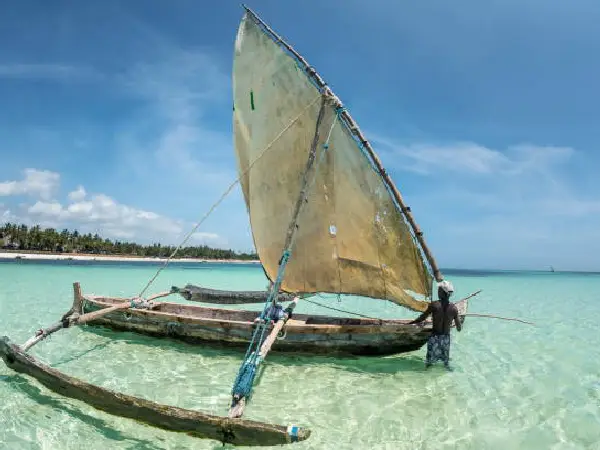 dhow sailling in lamu