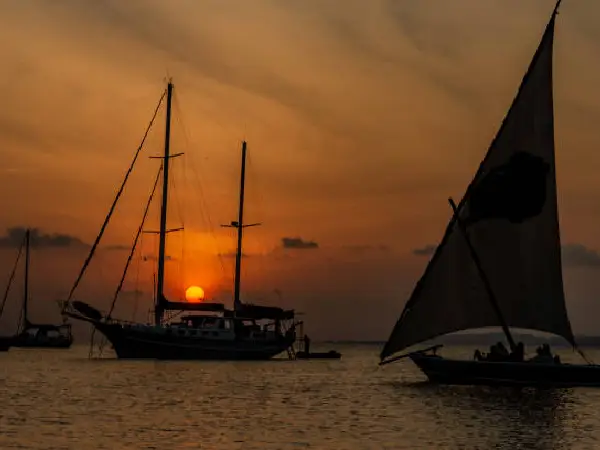 lamu travel in kenya by crystal tours
